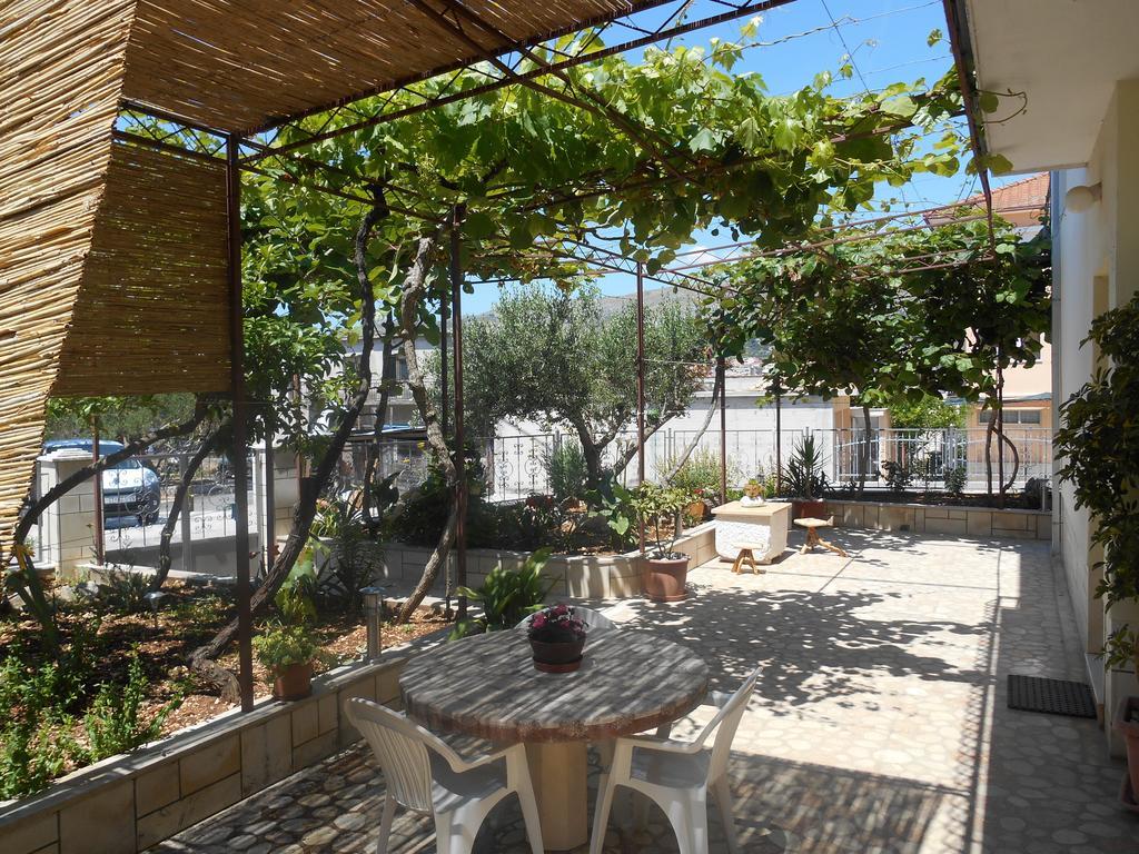 Apartments Bresan Трогир Екстериор снимка